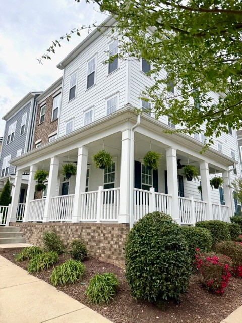 135 Burkitt Commons Ave