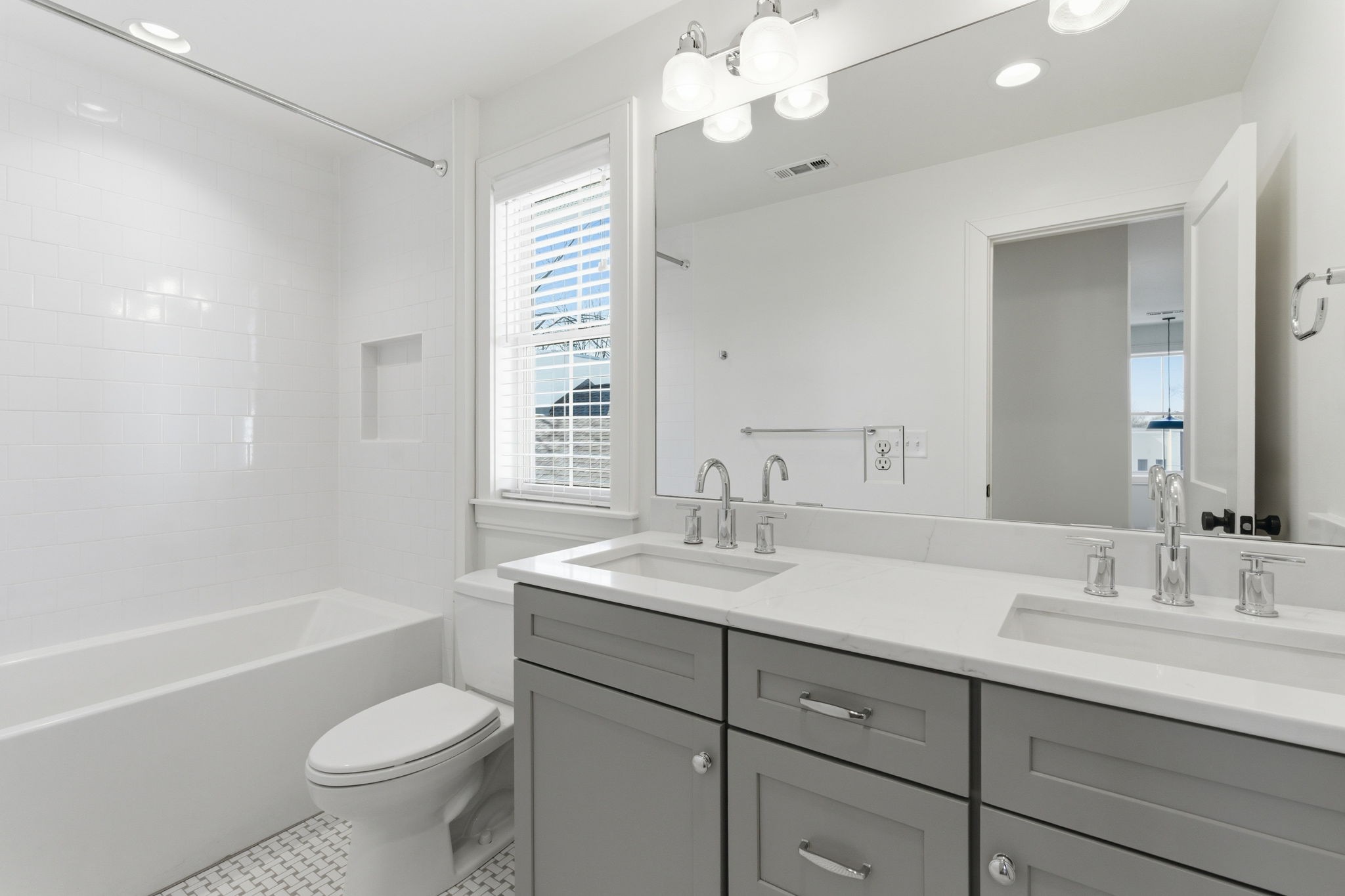 1207 Sweetbriar Avenue Unit: A & B