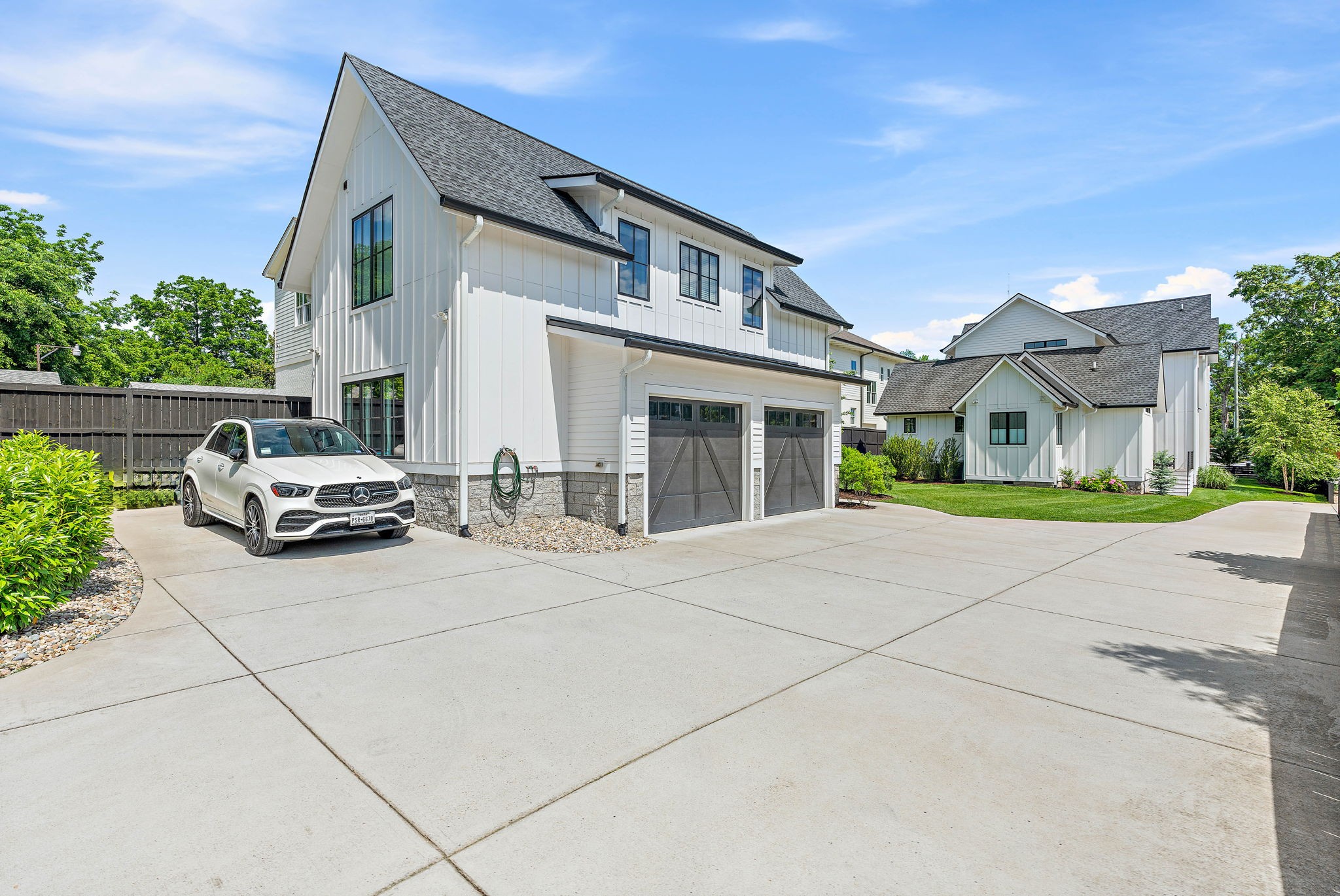 1207 Sweetbriar Avenue Unit: A & B