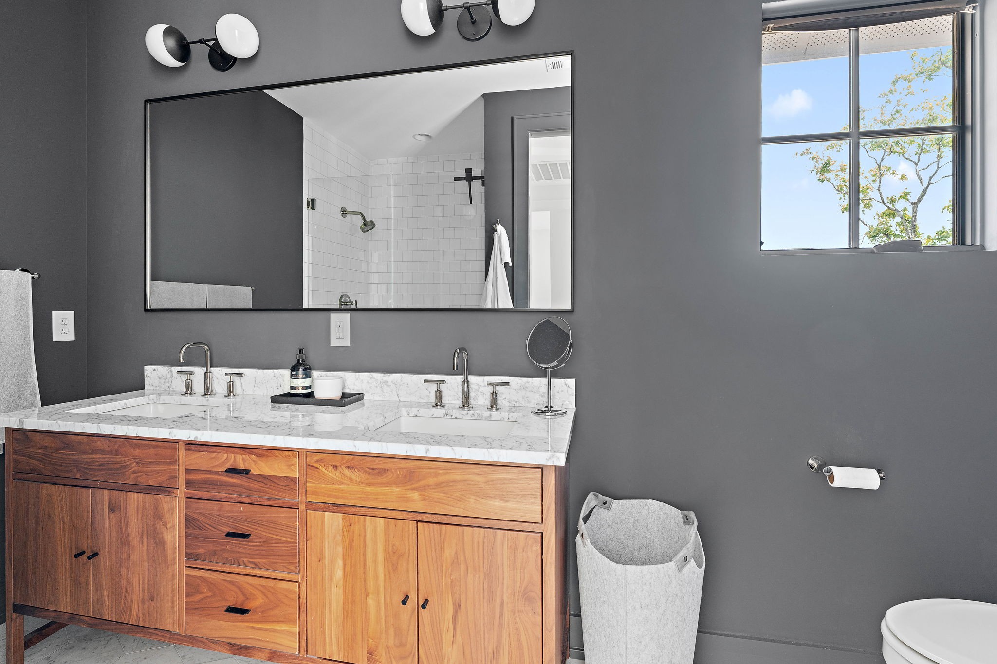 1207 Sweetbriar Avenue Unit: A & B