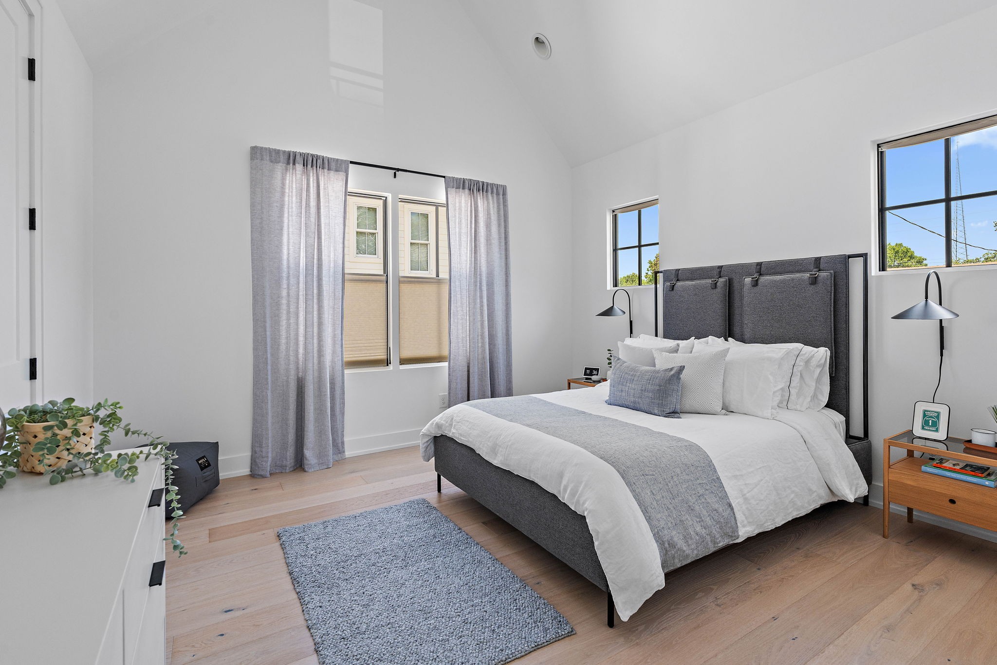 1207 Sweetbriar Avenue Unit: A & B