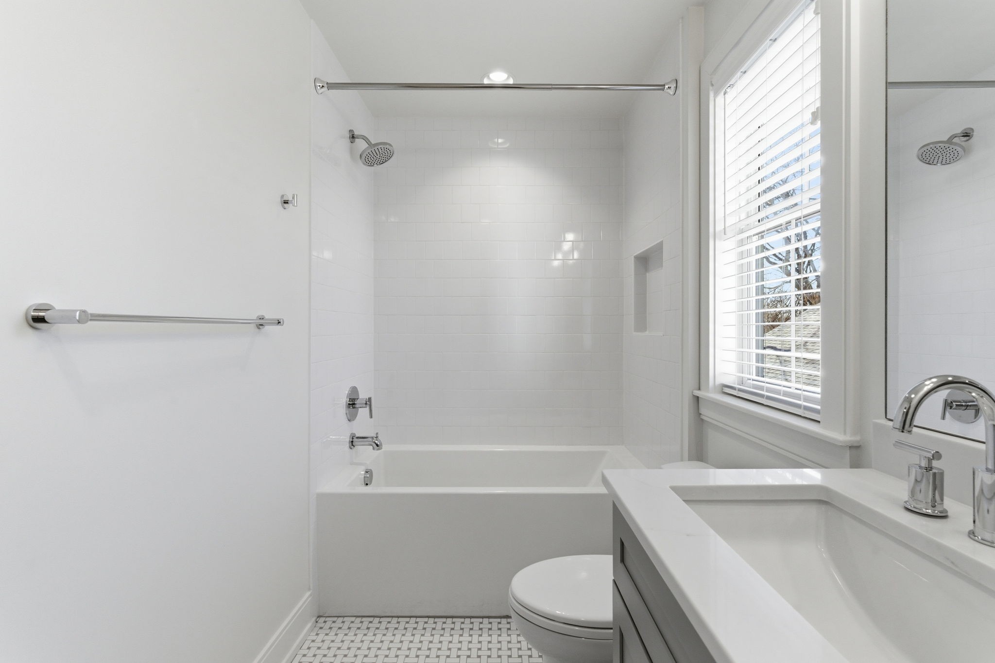 1207 Sweetbriar Avenue Unit: A & B