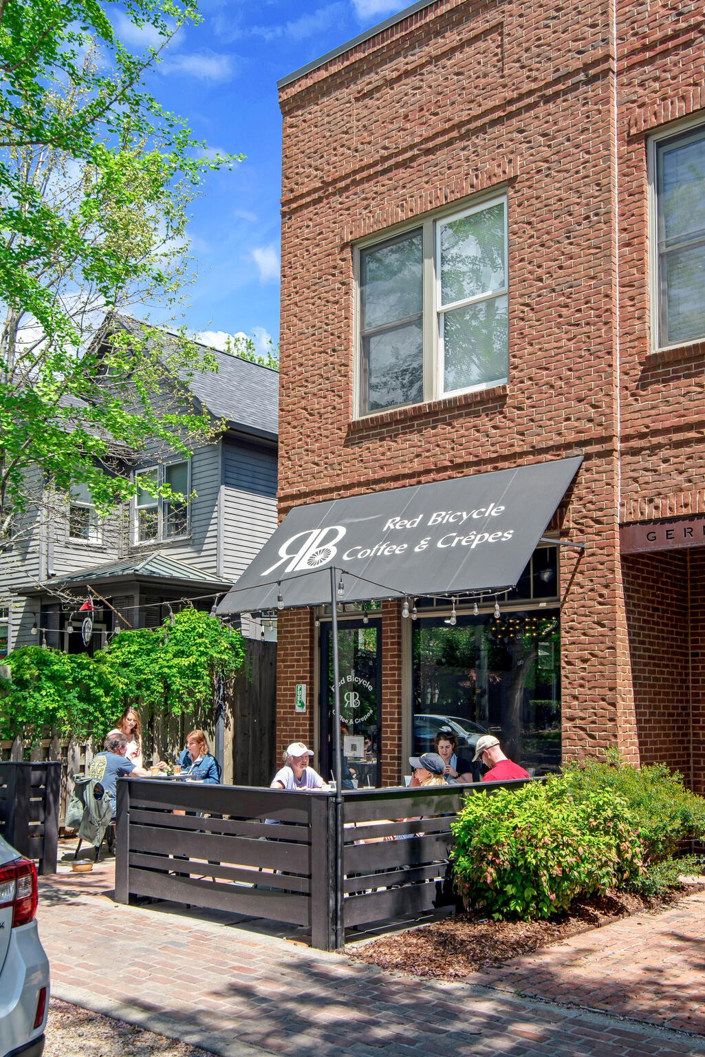 413 Van Buren St Unit: 101