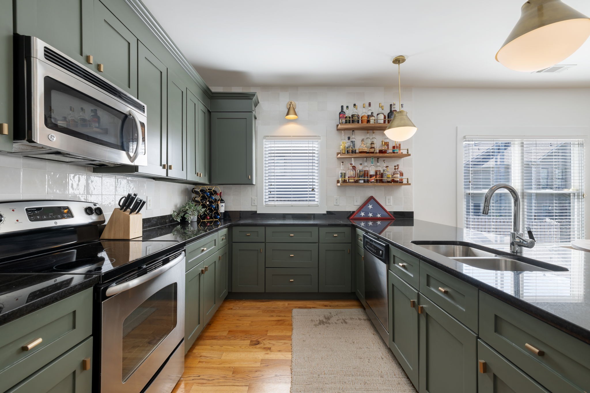 413 Van Buren St Unit: 101