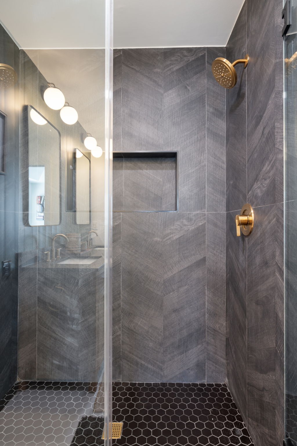 413 Van Buren St Unit: 101