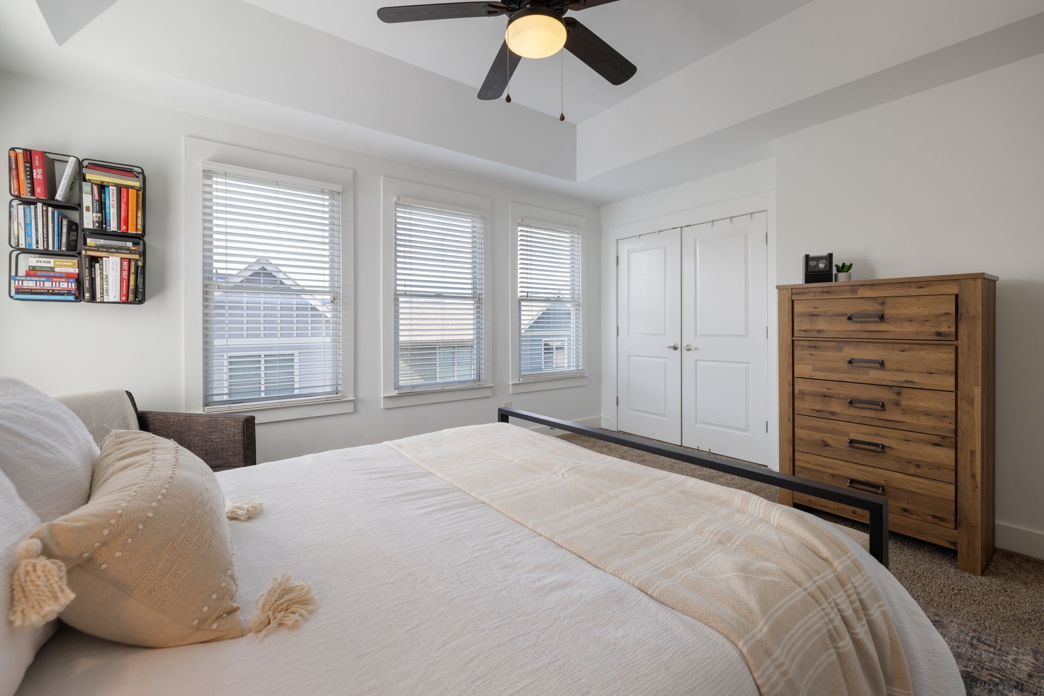 413 Van Buren St Unit: 101