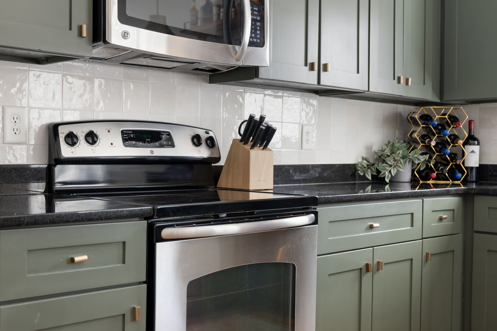 413 Van Buren St Unit: 101