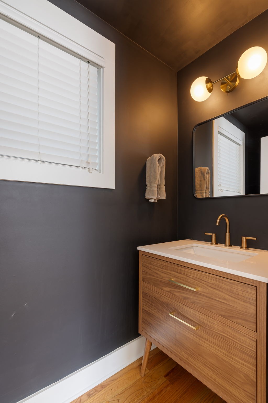 413 Van Buren St Unit: 101