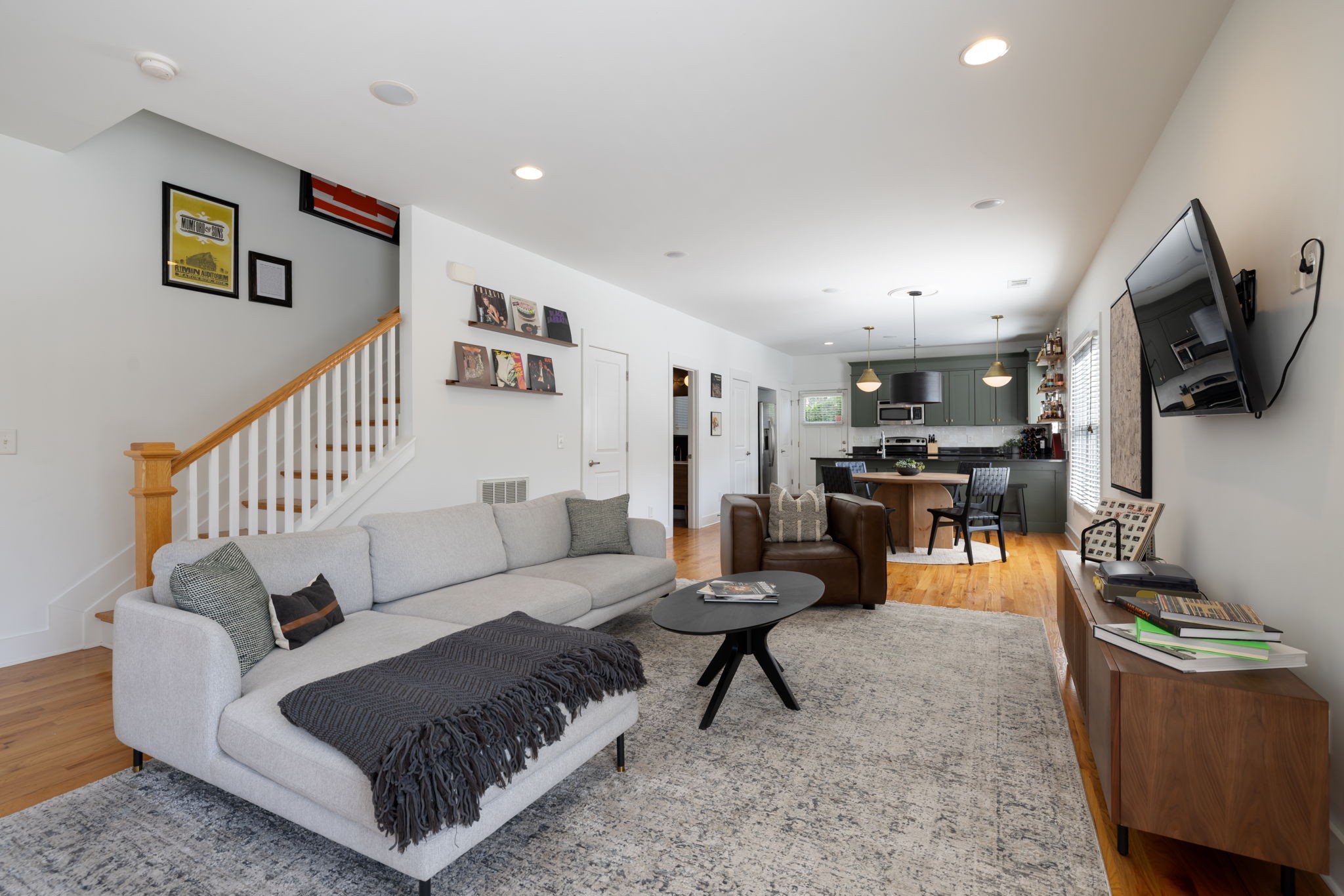 413 Van Buren St Unit: 101