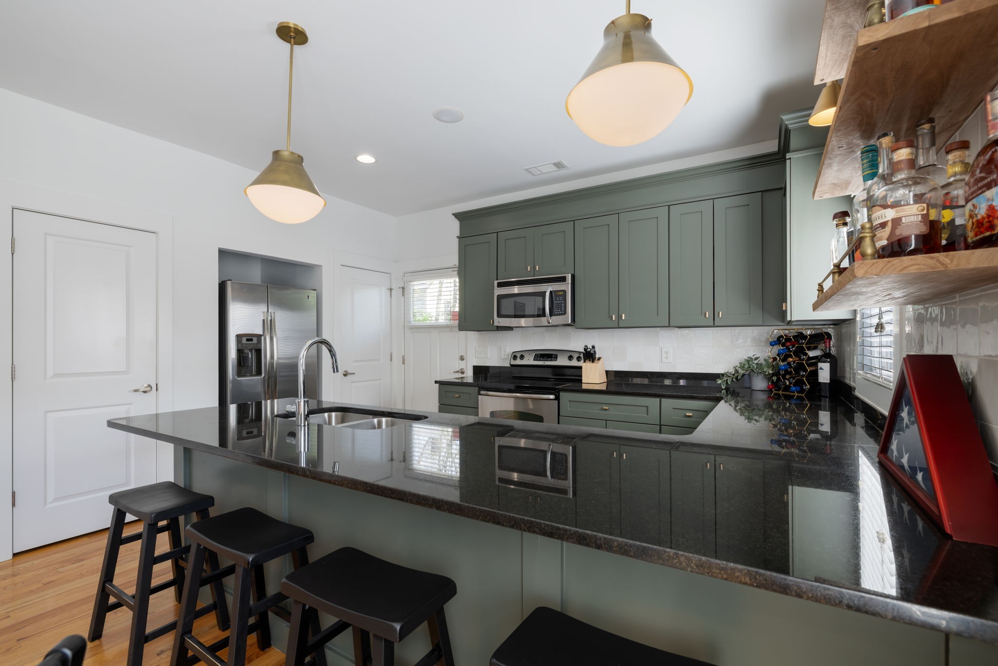 413 Van Buren St Unit: 101