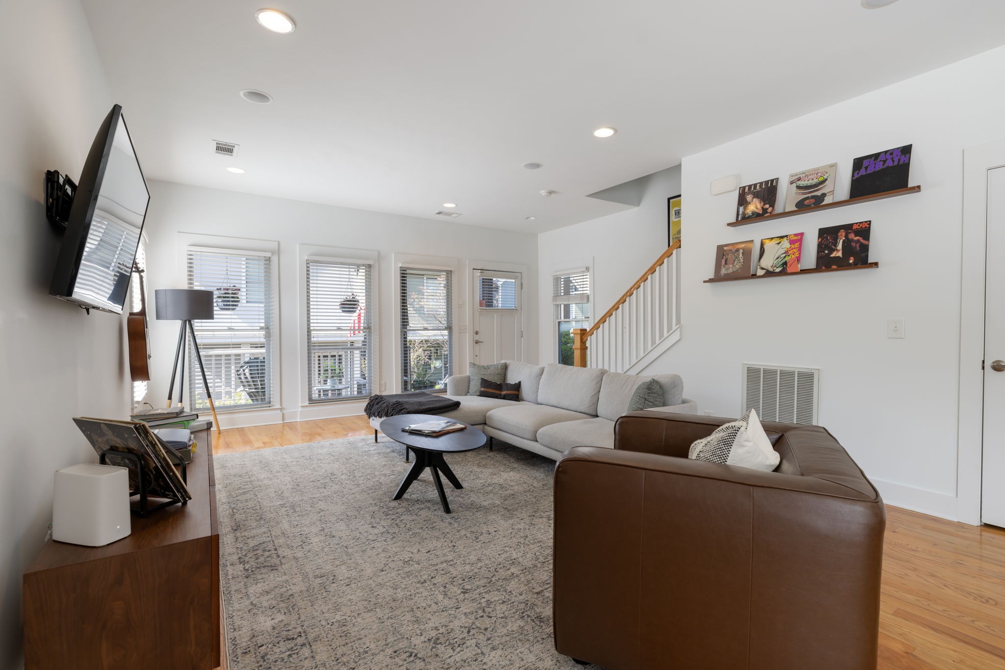 413 Van Buren St Unit: 101