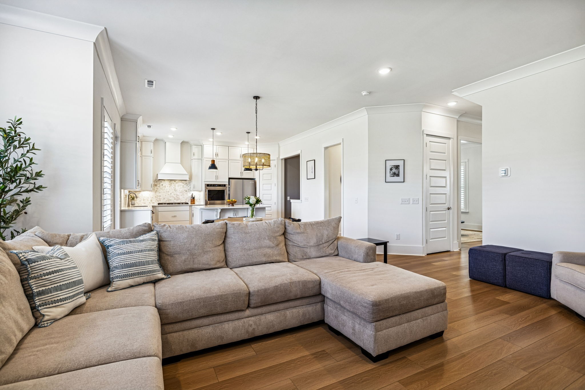 7283 Fiddlers Glen Dr