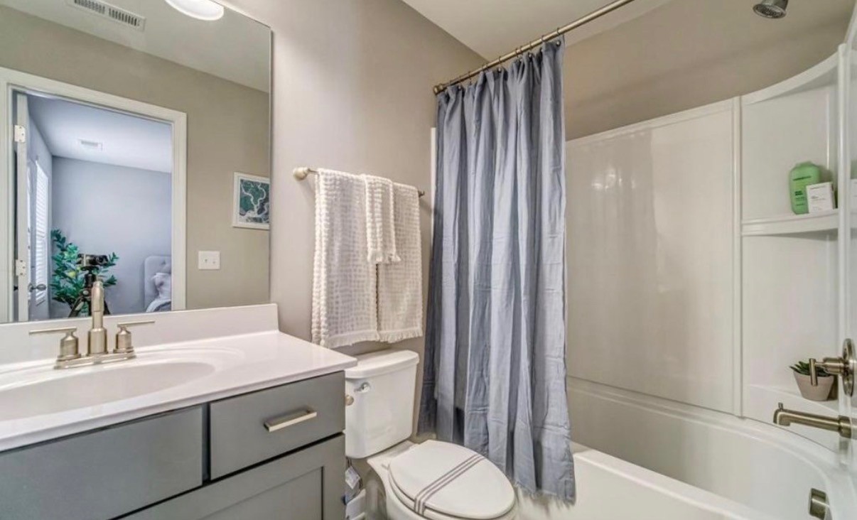 252 Mansfield Dr