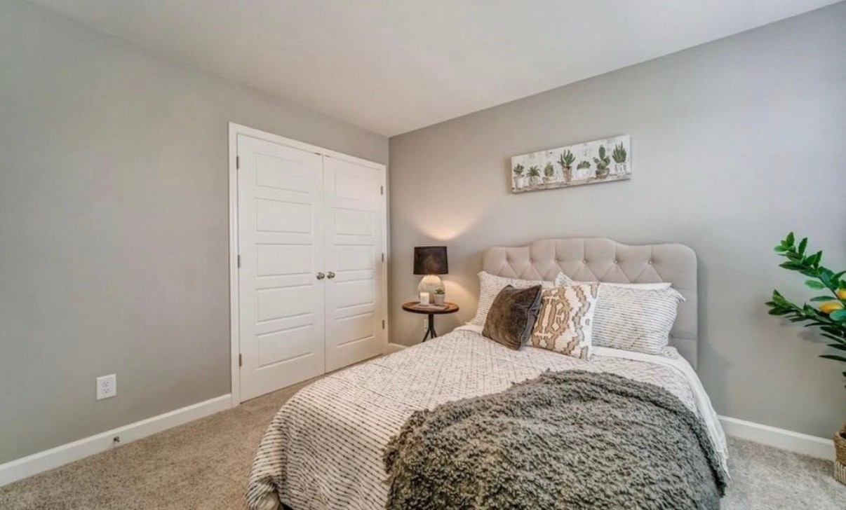 252 Mansfield Dr