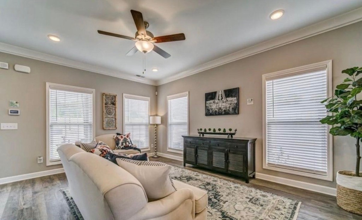 252 Mansfield Dr