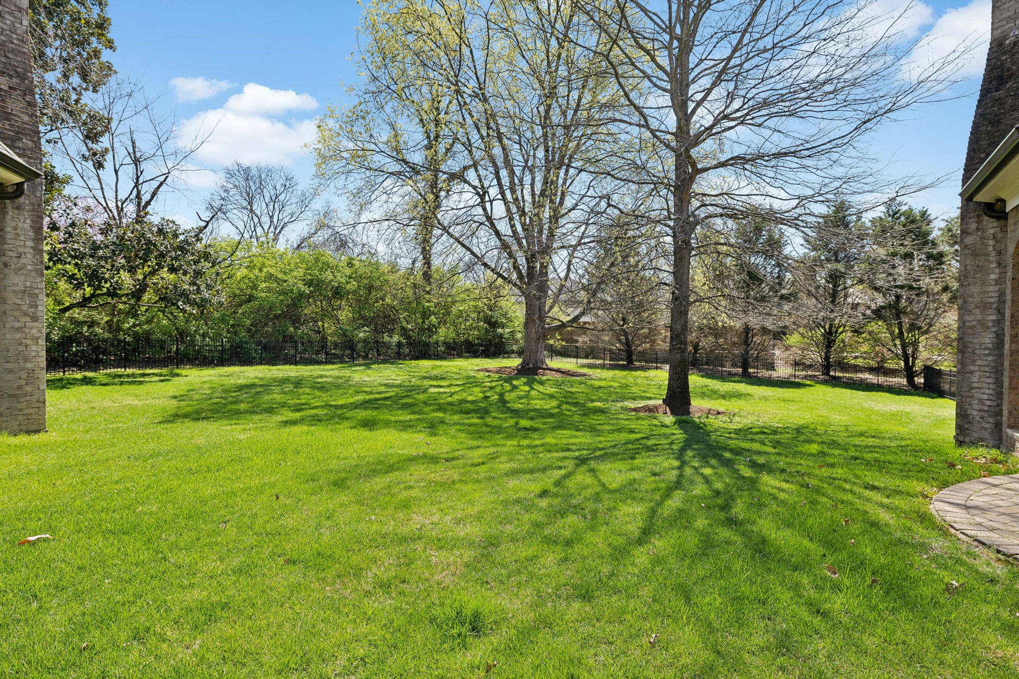 2323 Woodmont Blvd