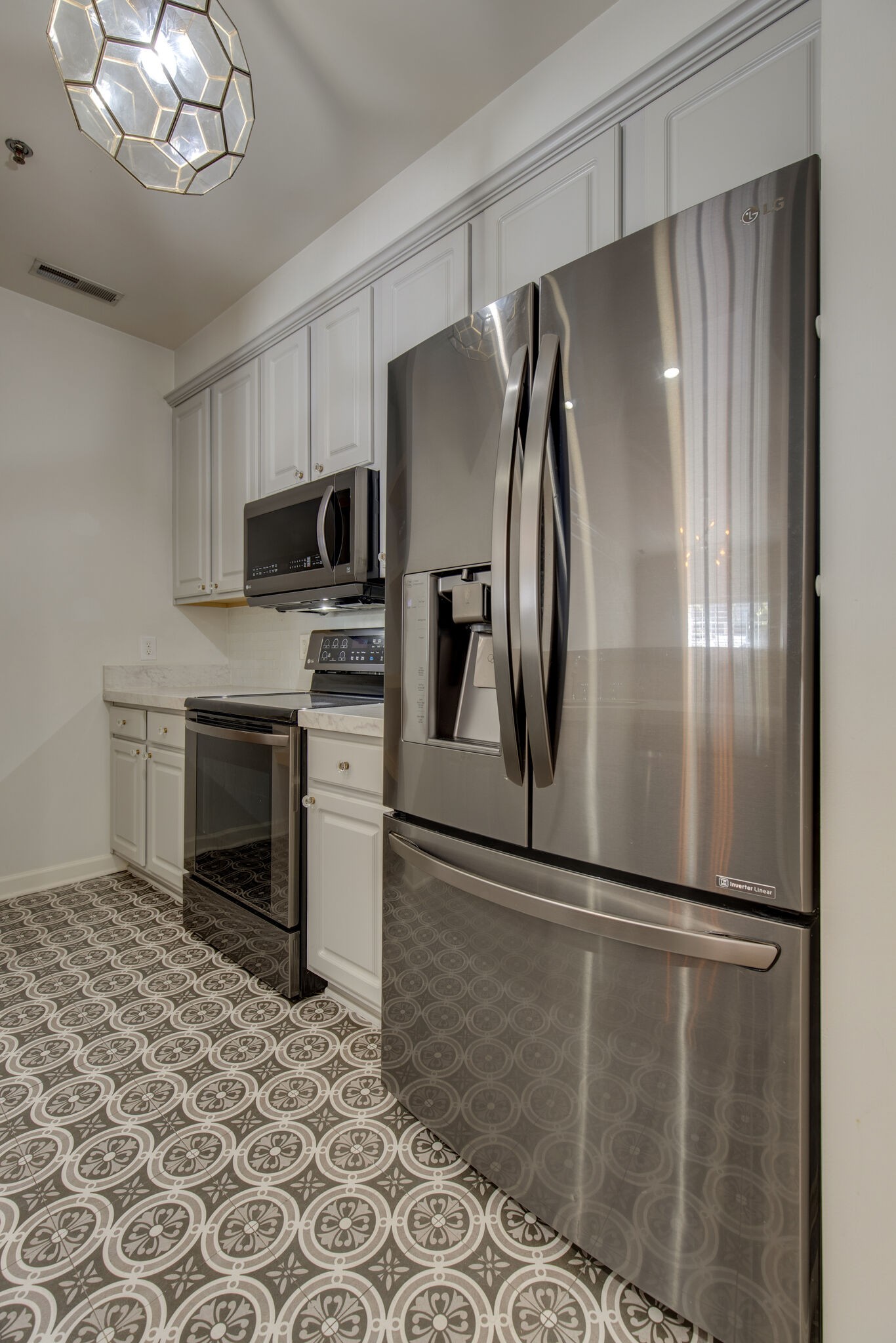 2304 Elliott Ave Unit: 102