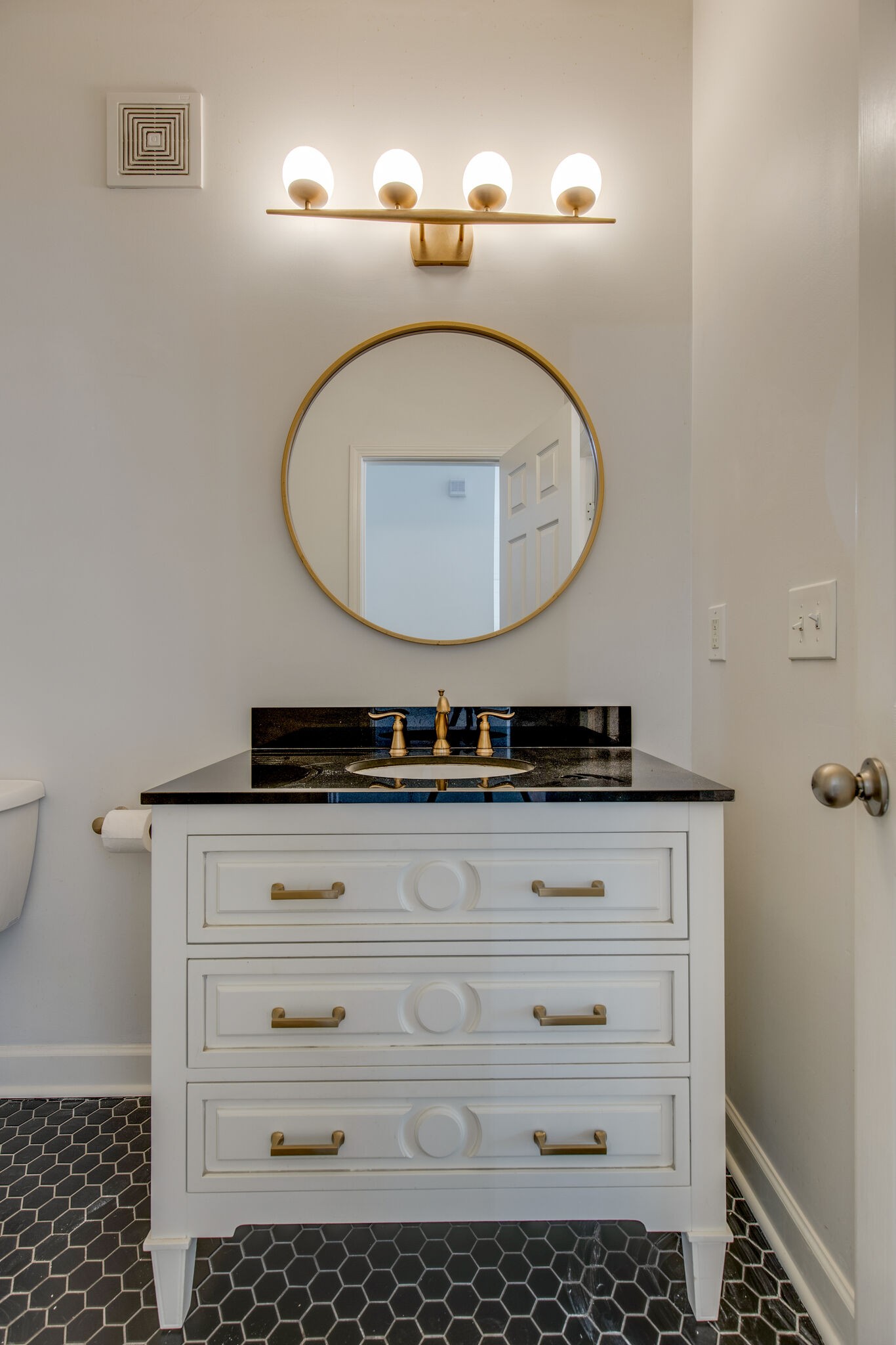 2304 Elliott Ave Unit: 102