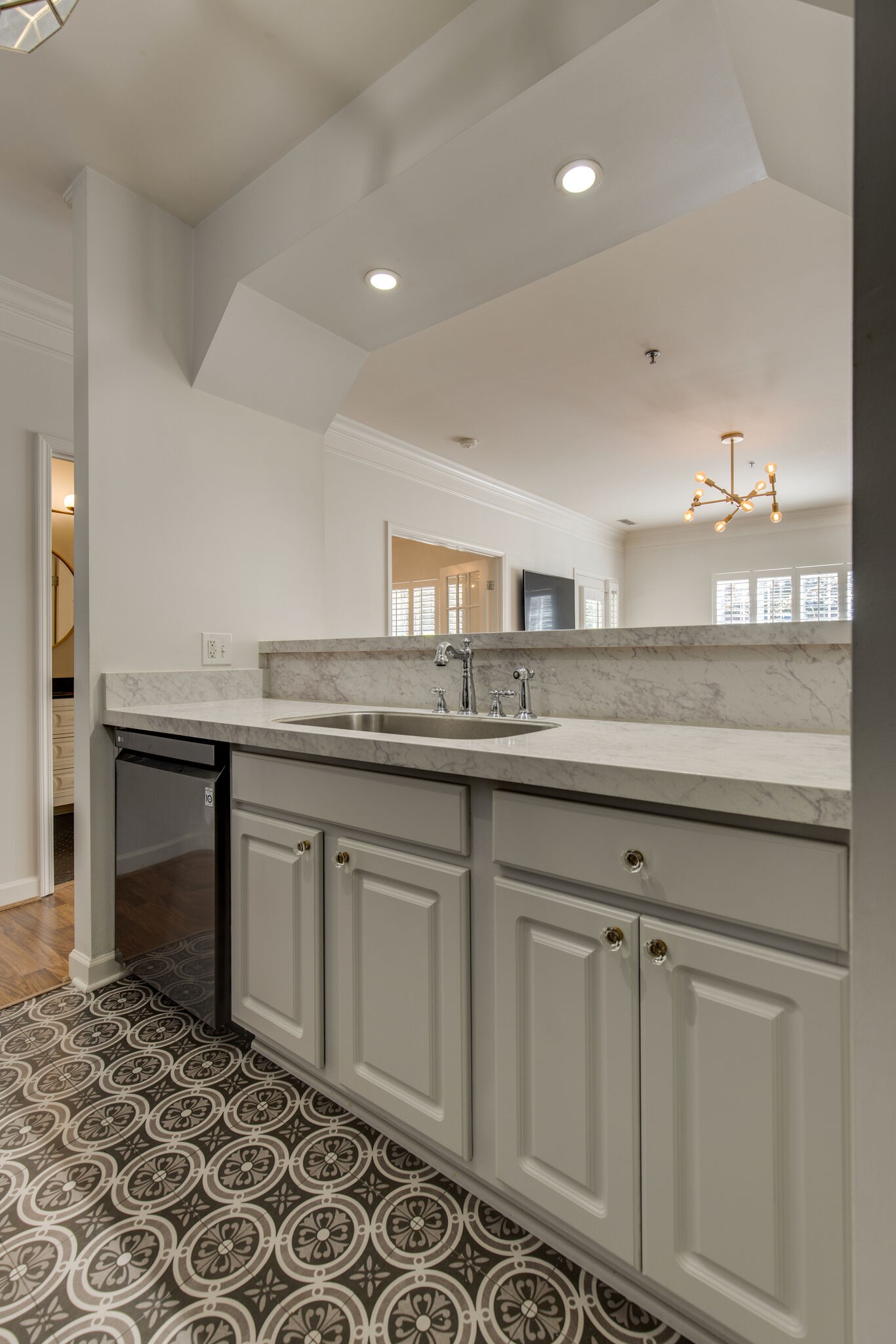 2304 Elliott Ave Unit: 102