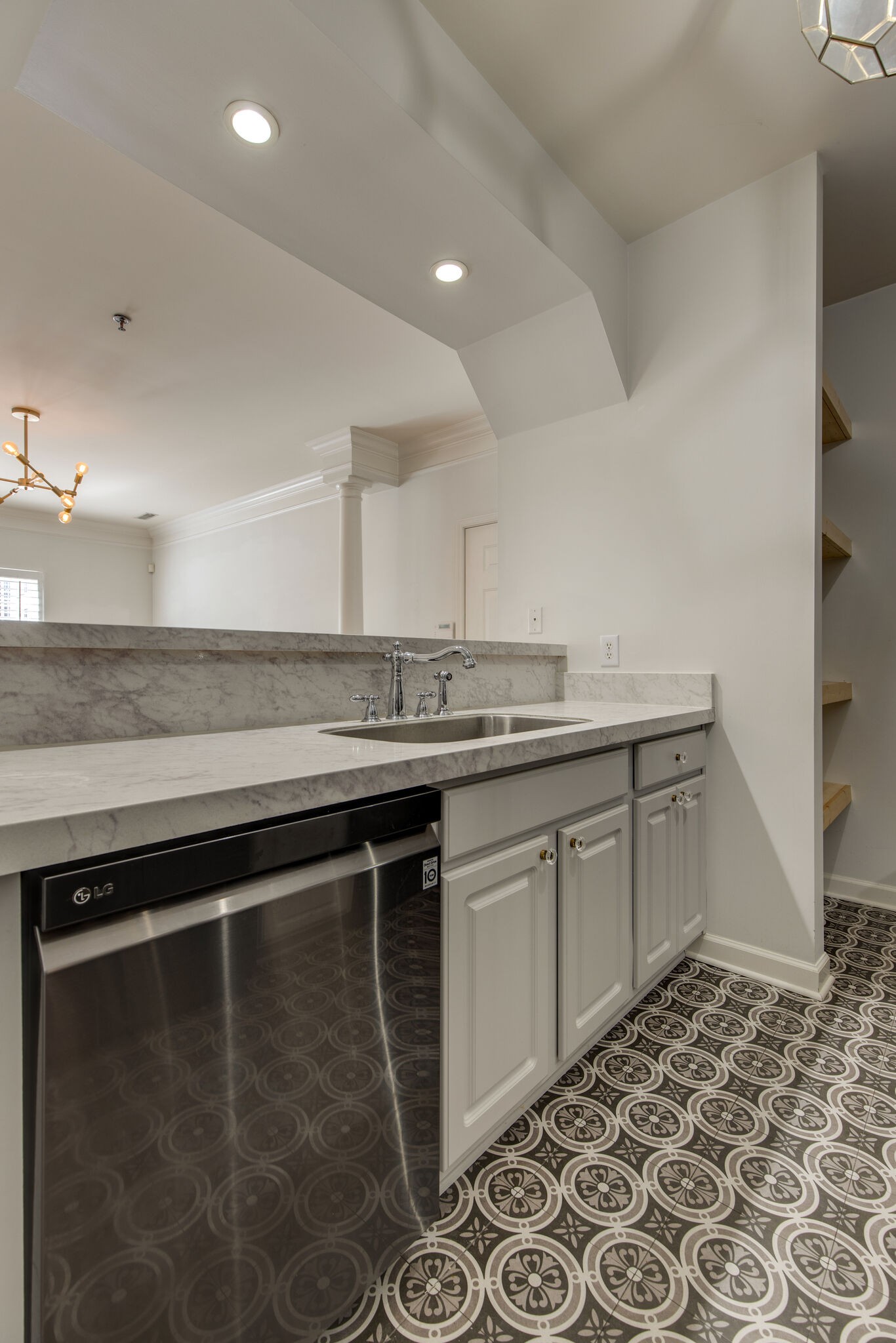 2304 Elliott Ave Unit: 102