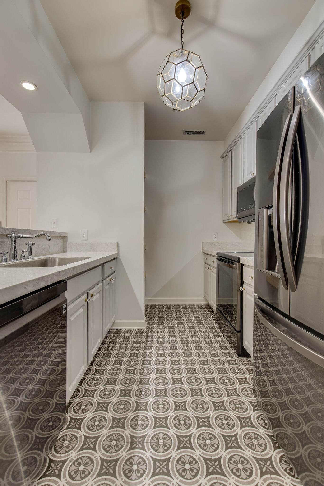 2304 Elliott Ave Unit: 102