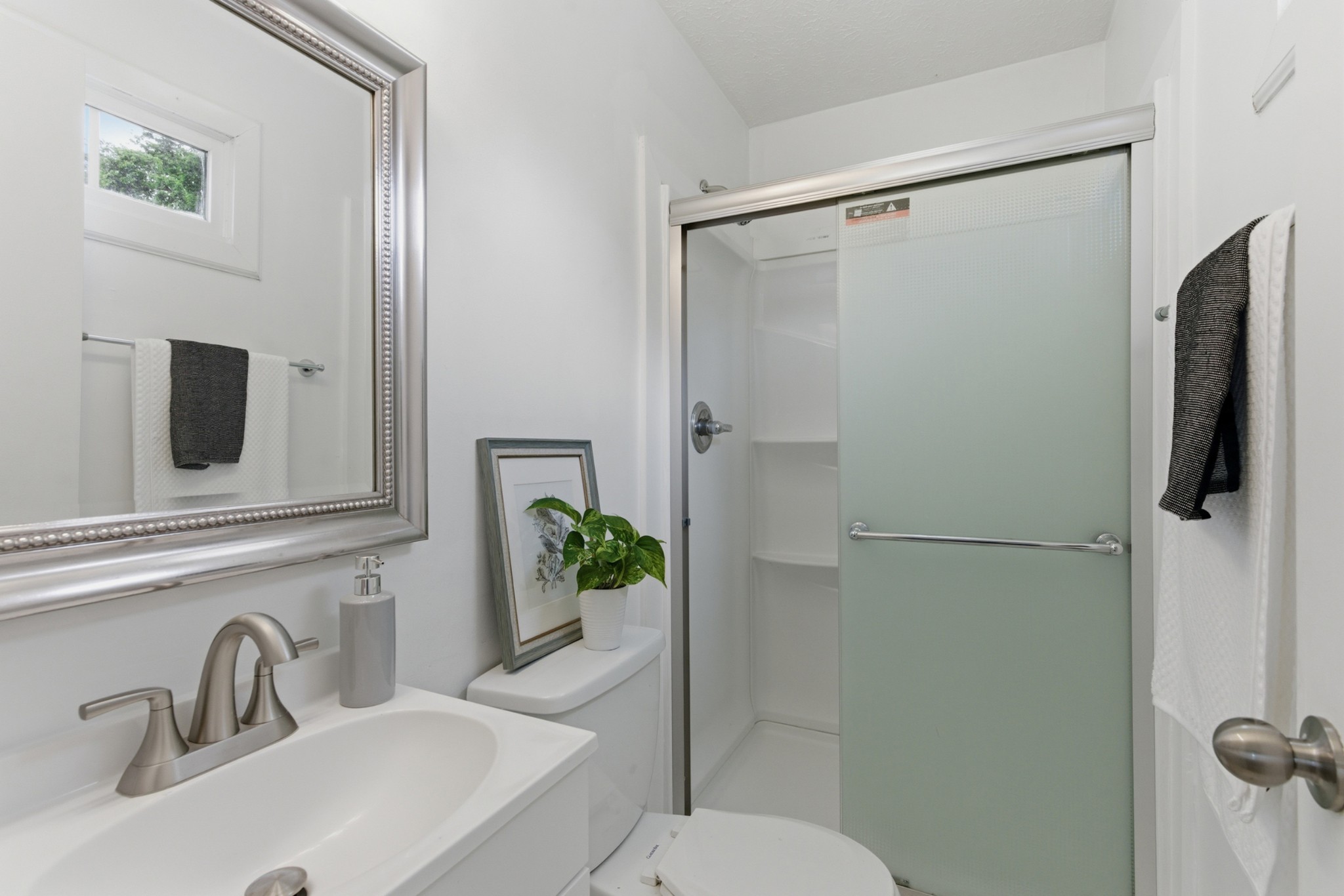 3617 Donna Kay Dr