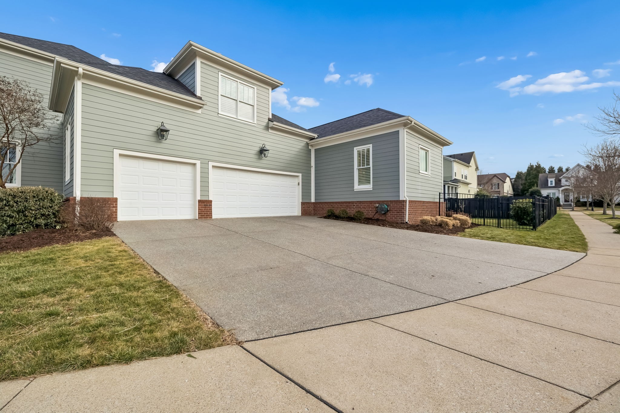 555 Avon River Rd