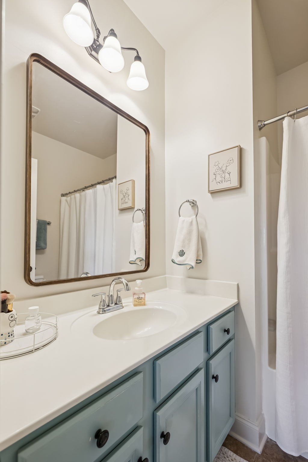 555 Avon River Rd
