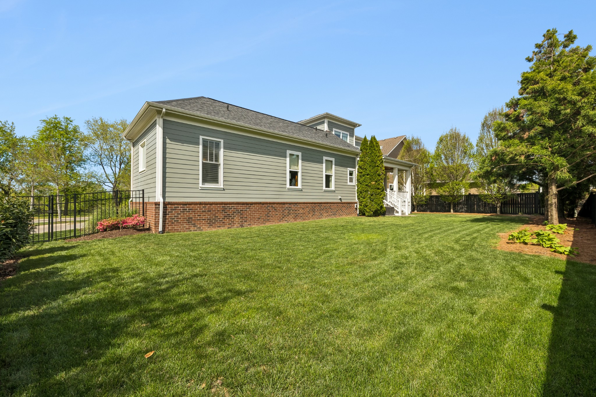 555 Avon River Rd
