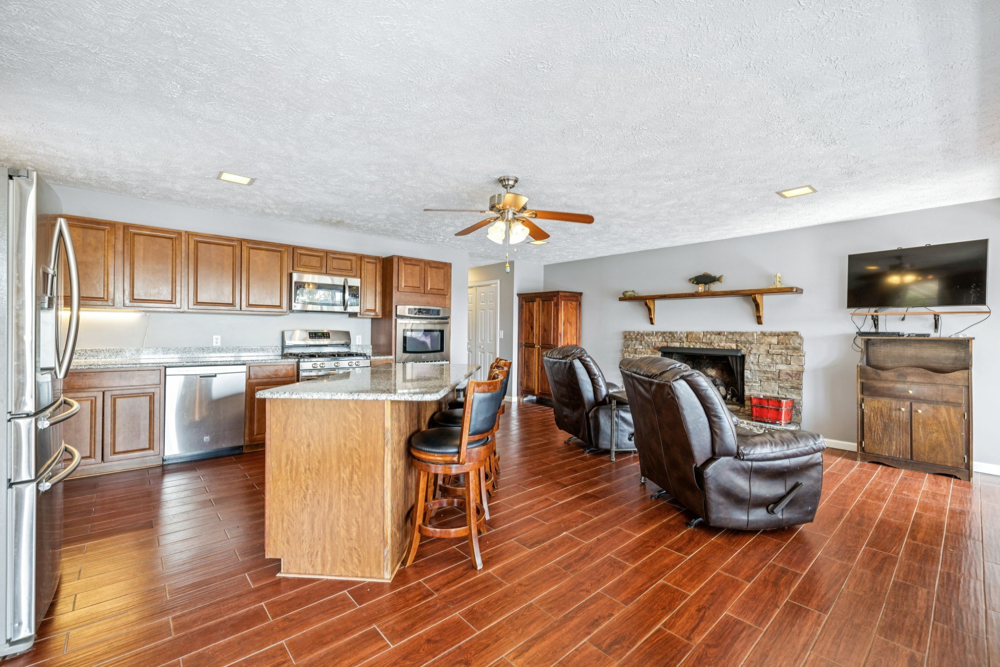 824 Driftwood Dr