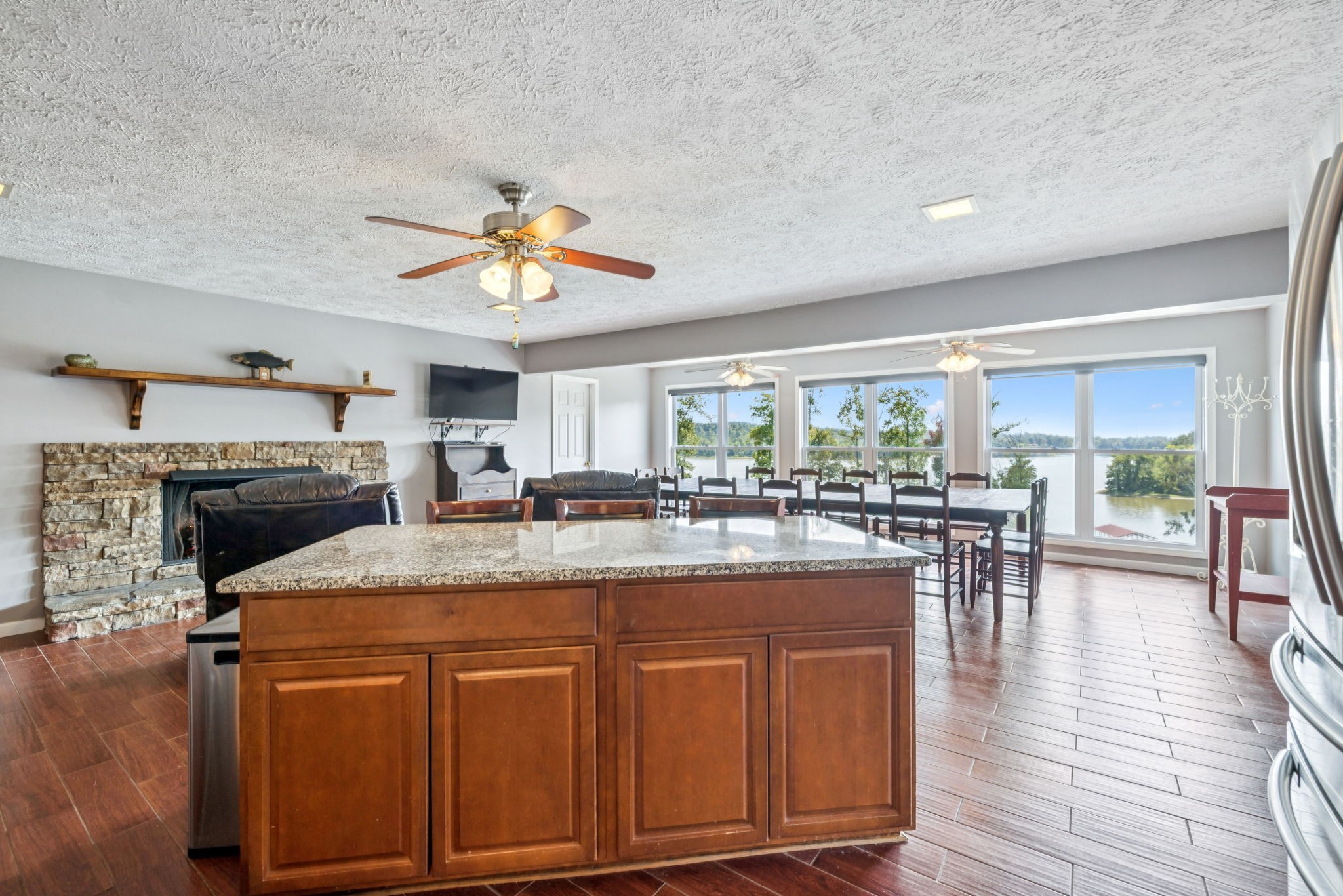 824 Driftwood Dr