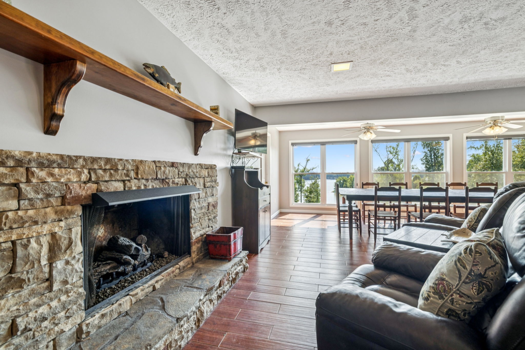 824 Driftwood Dr
