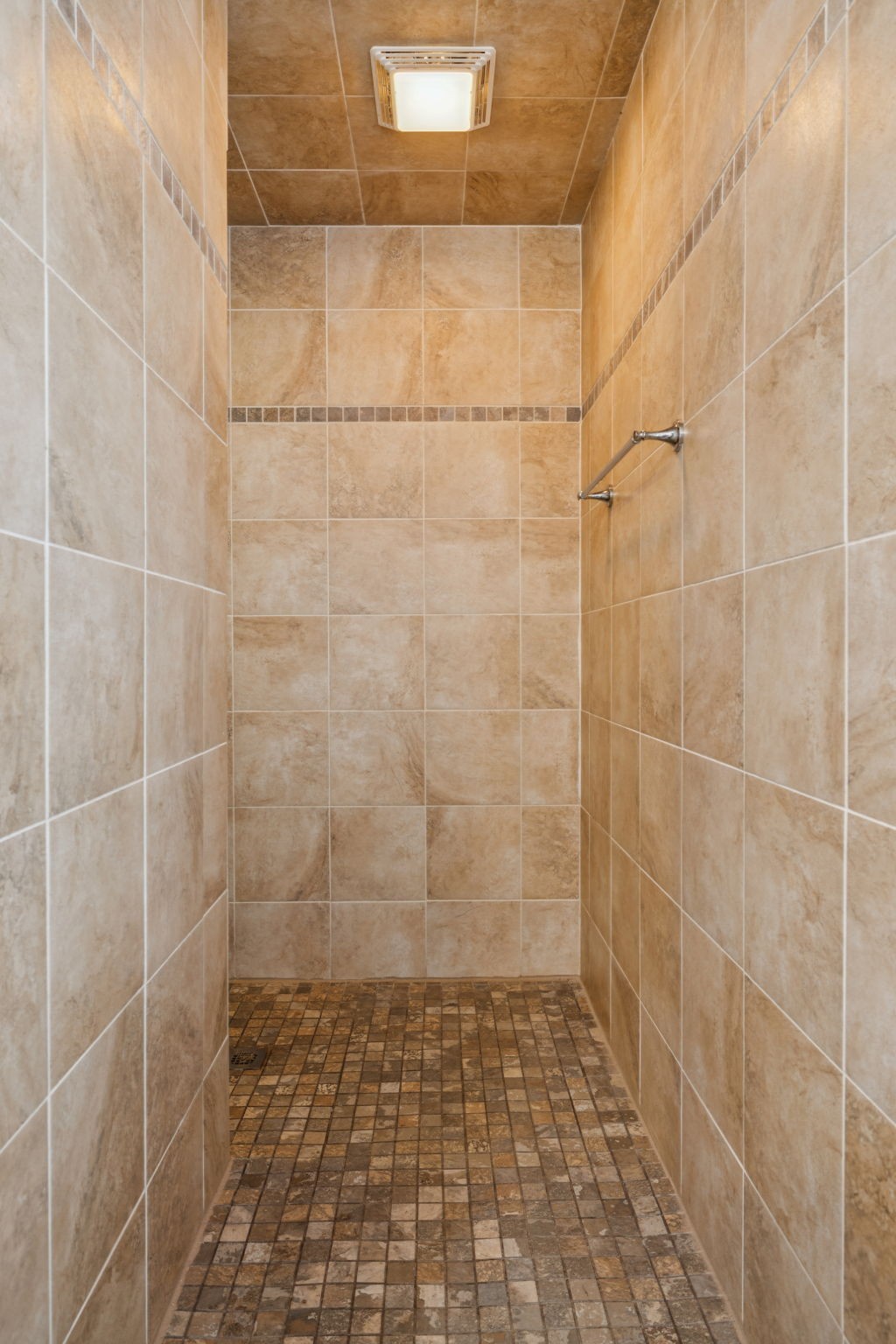 824 Driftwood Dr