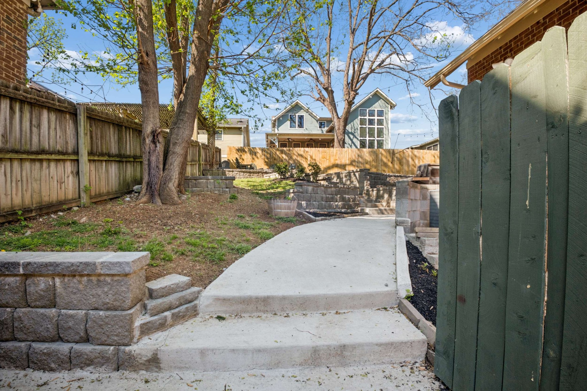 1211 Lillian St