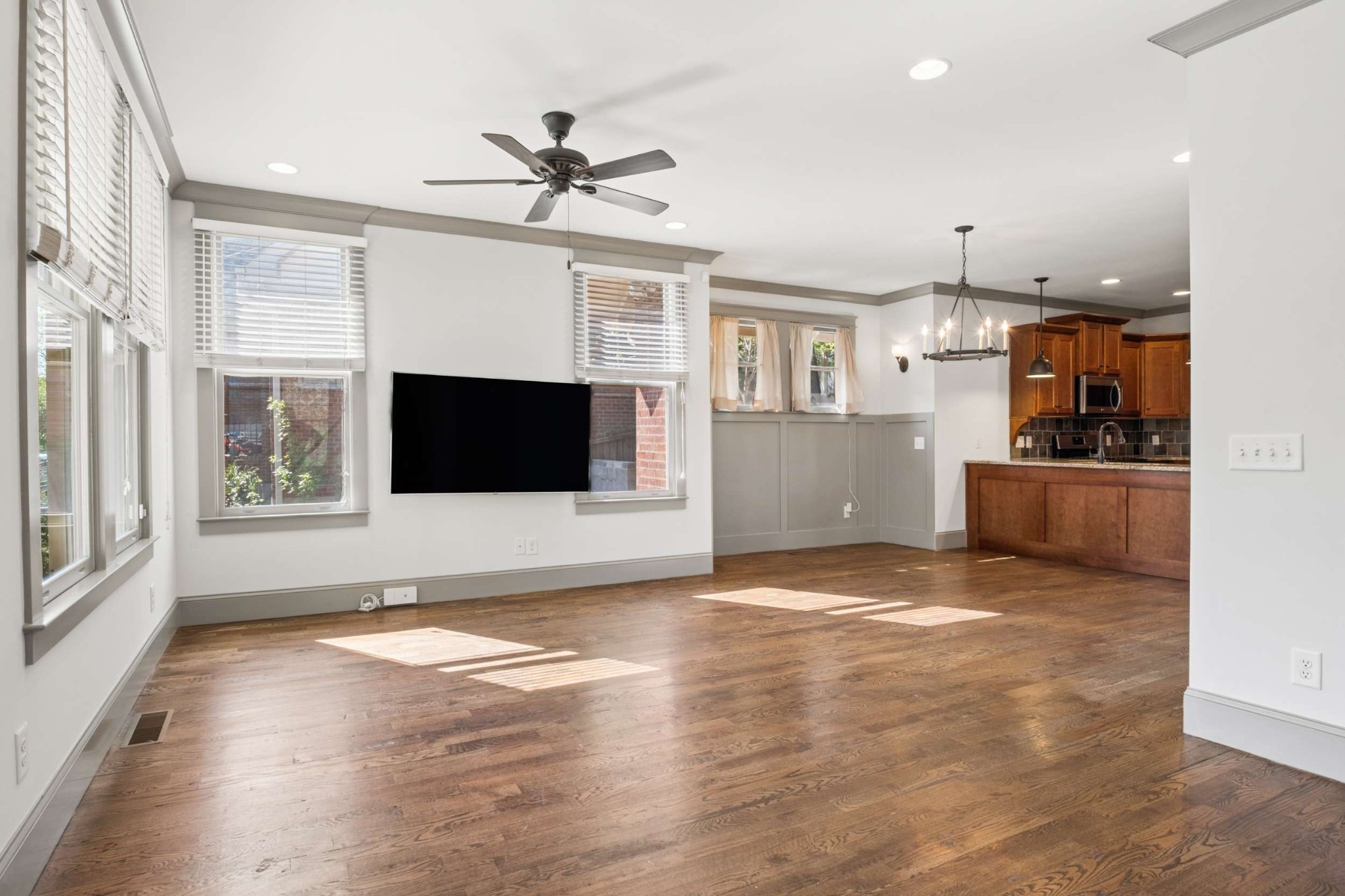 1211 Lillian St