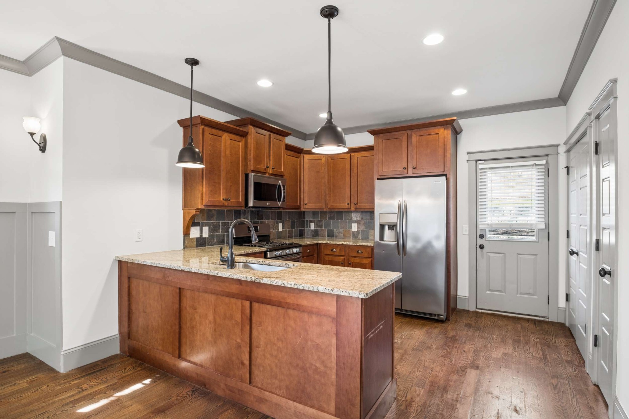 1211 Lillian St