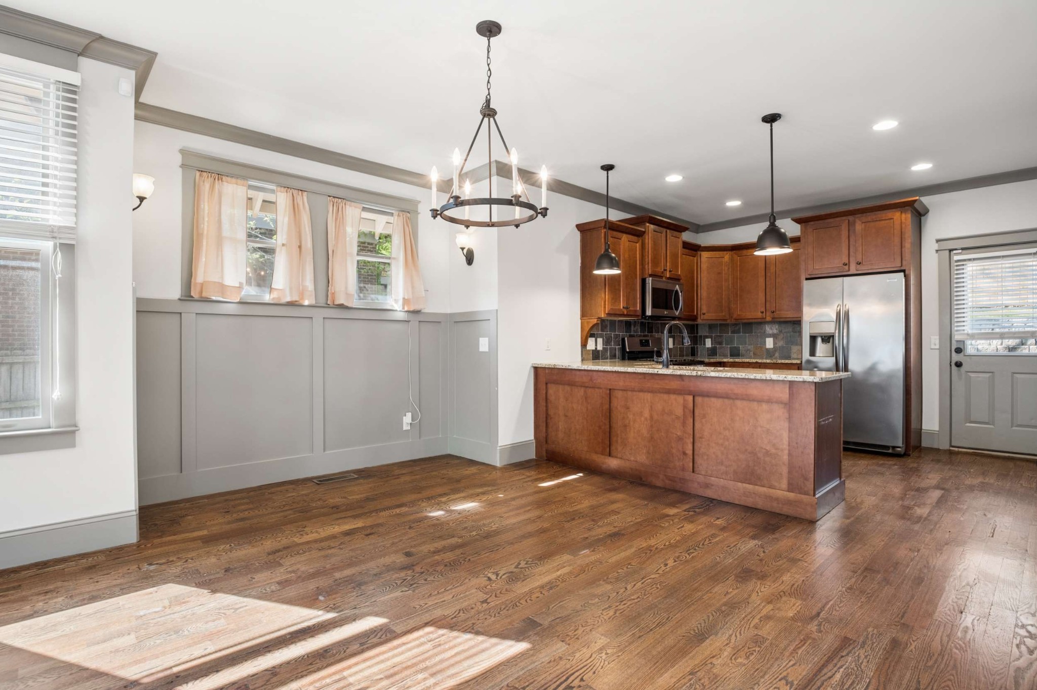1211 Lillian St