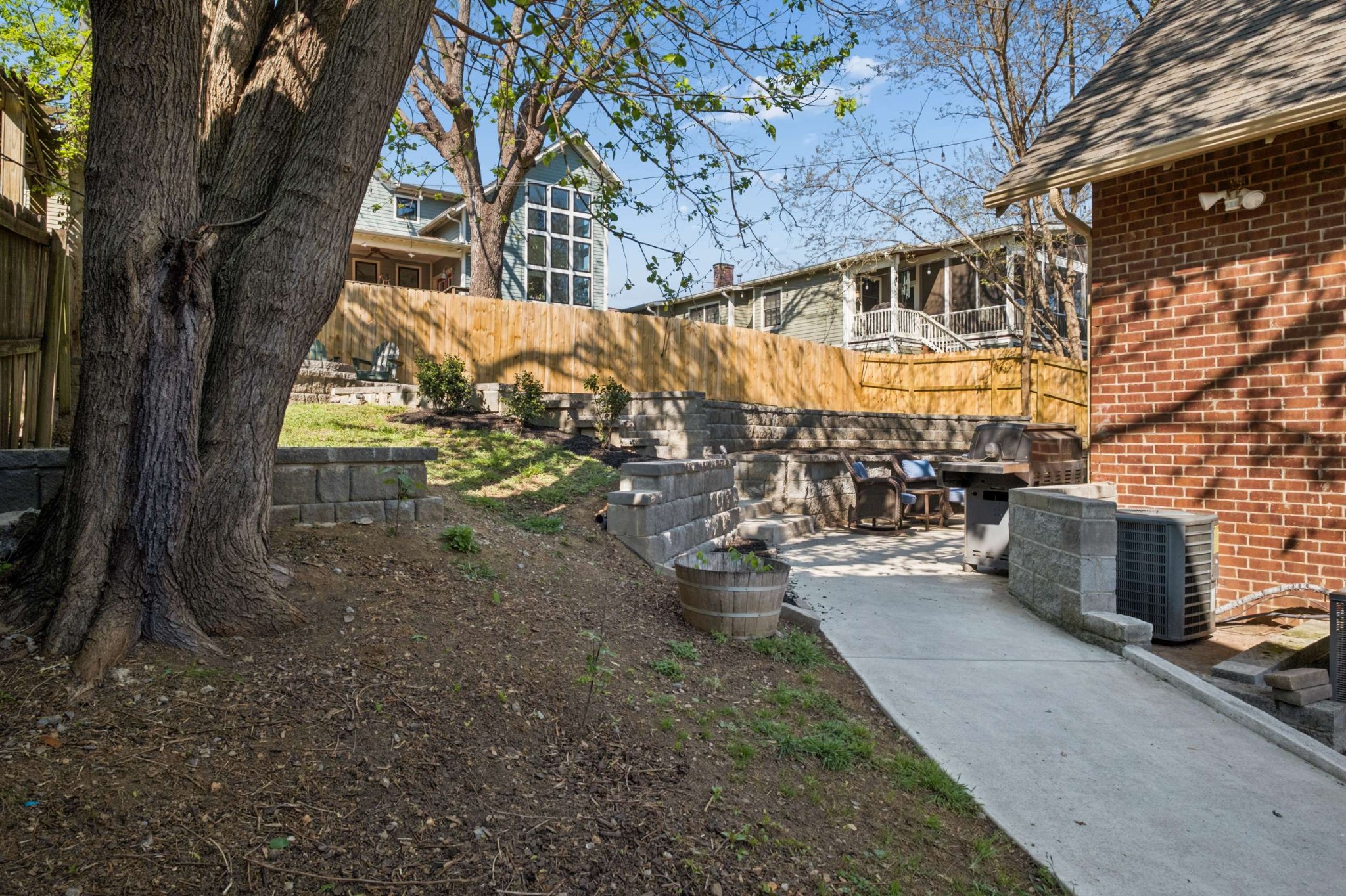 1211 Lillian St