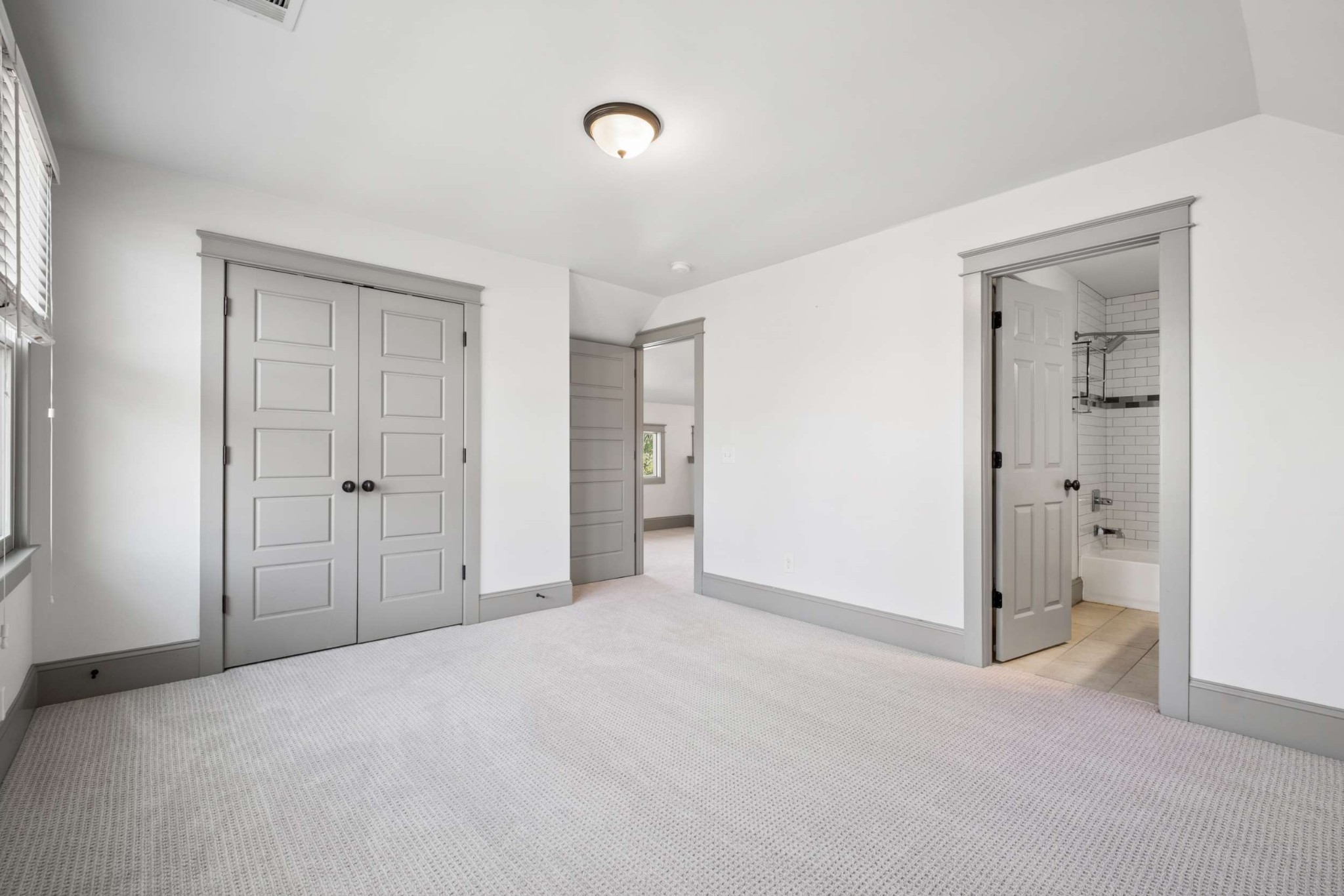 1211 Lillian St