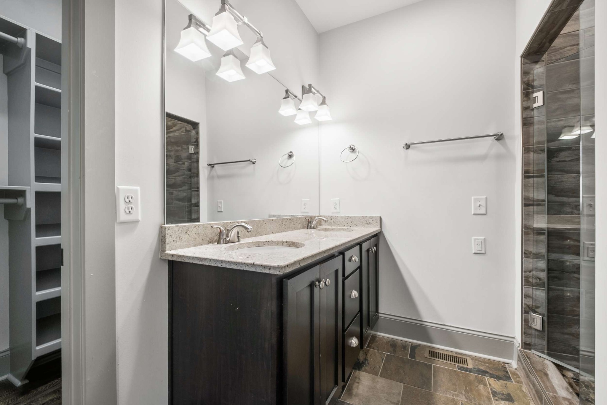 1211 Lillian St
