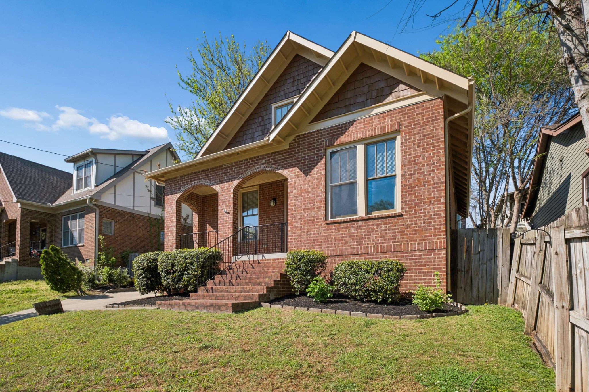 1211 Lillian St