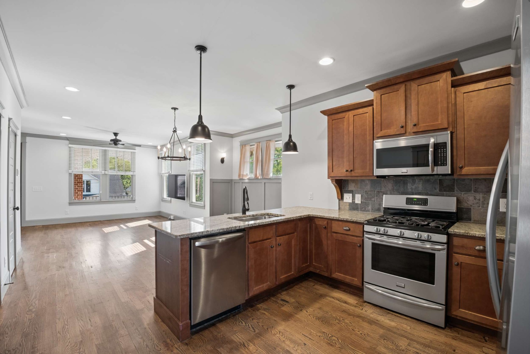 1211 Lillian St