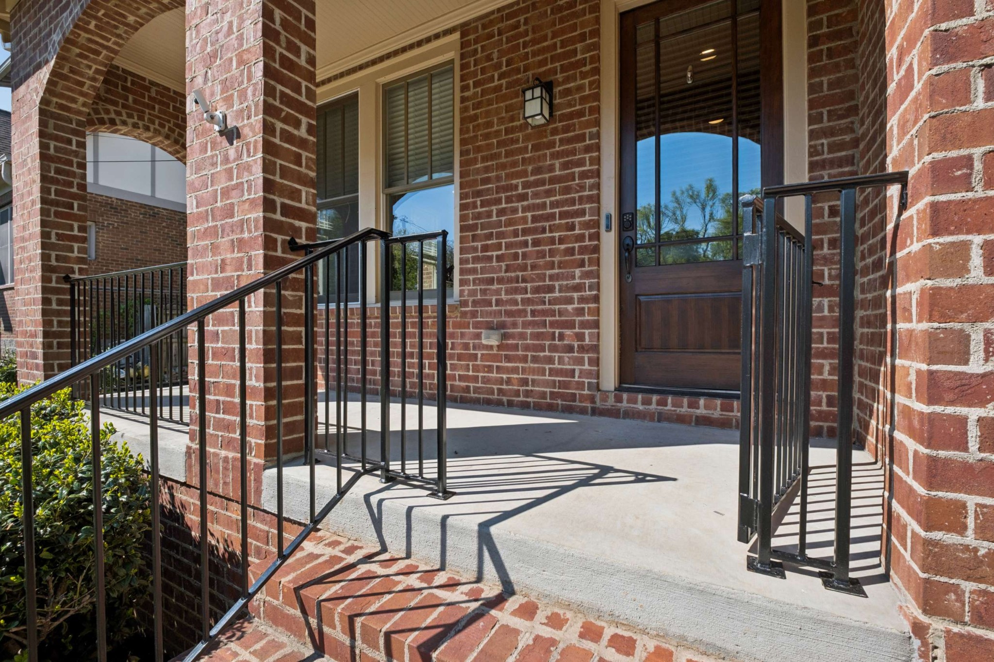 1211 Lillian St