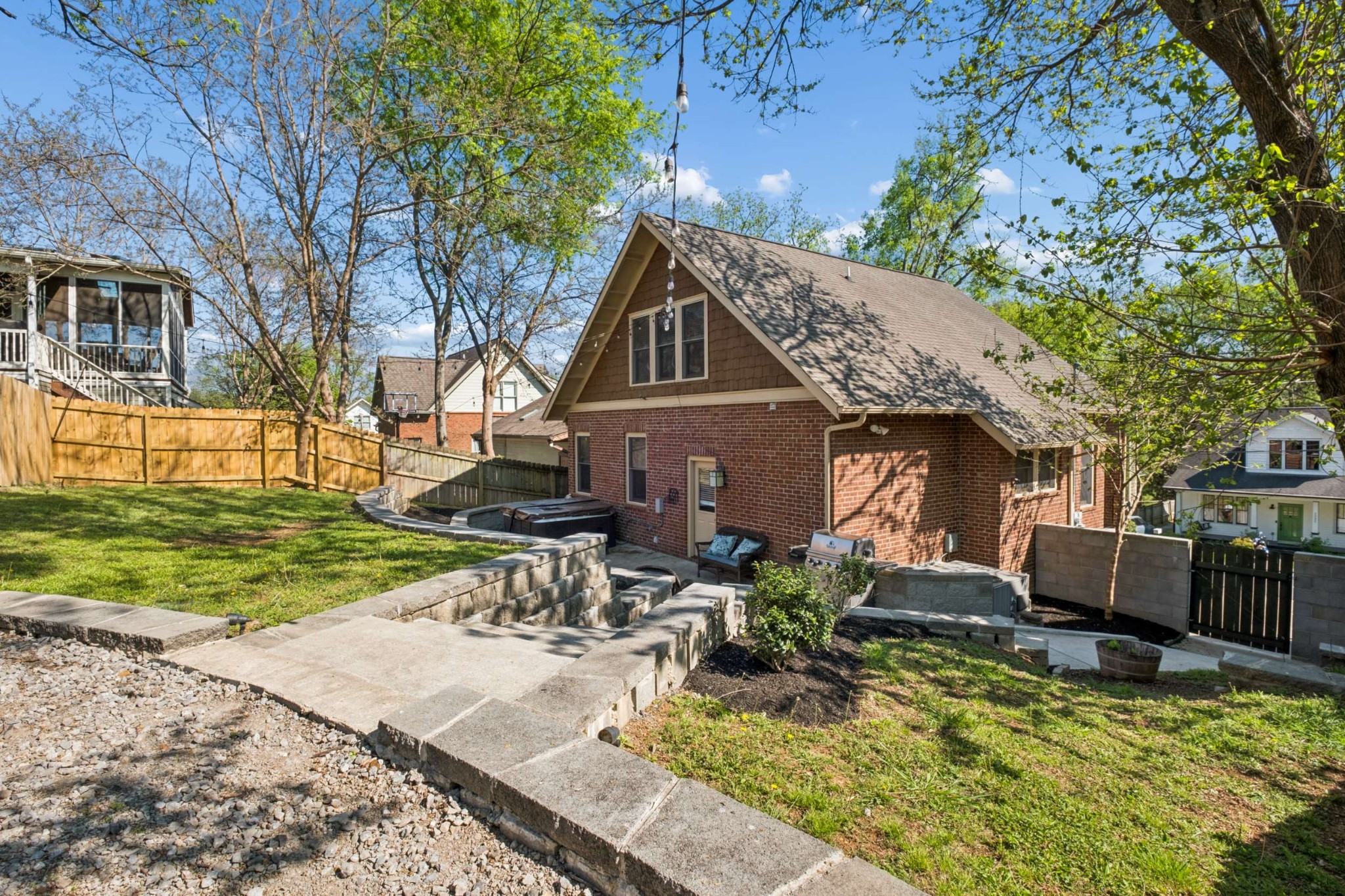 1211 Lillian St