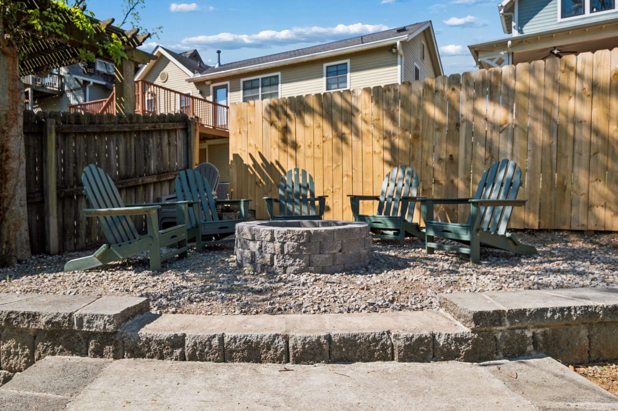 1211 Lillian St