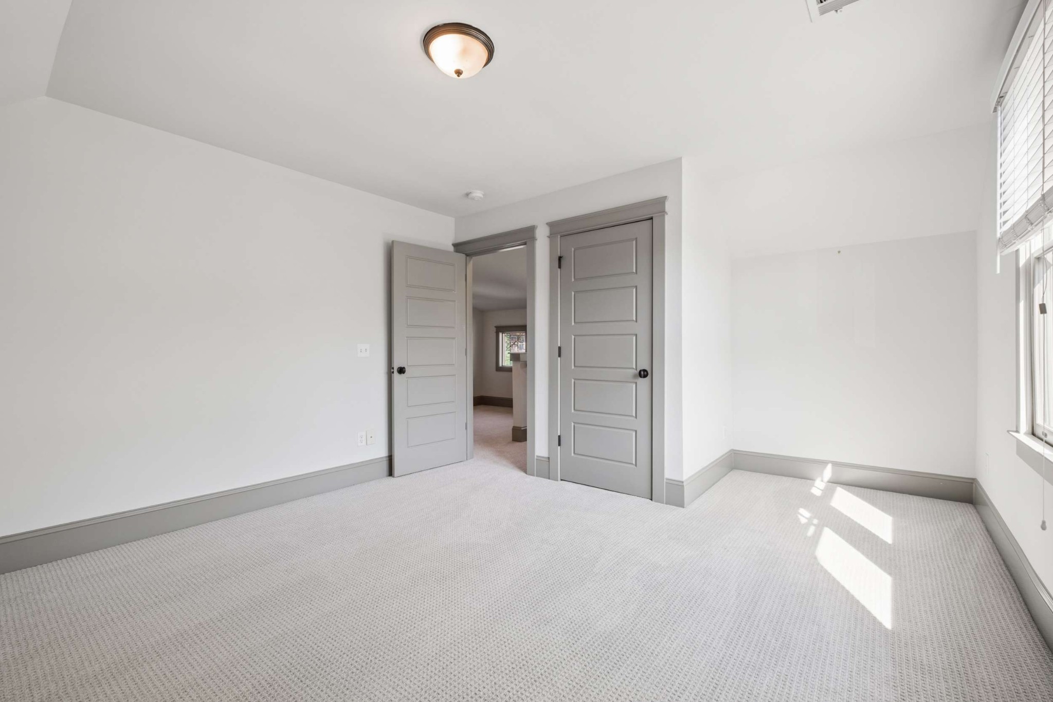 1211 Lillian St