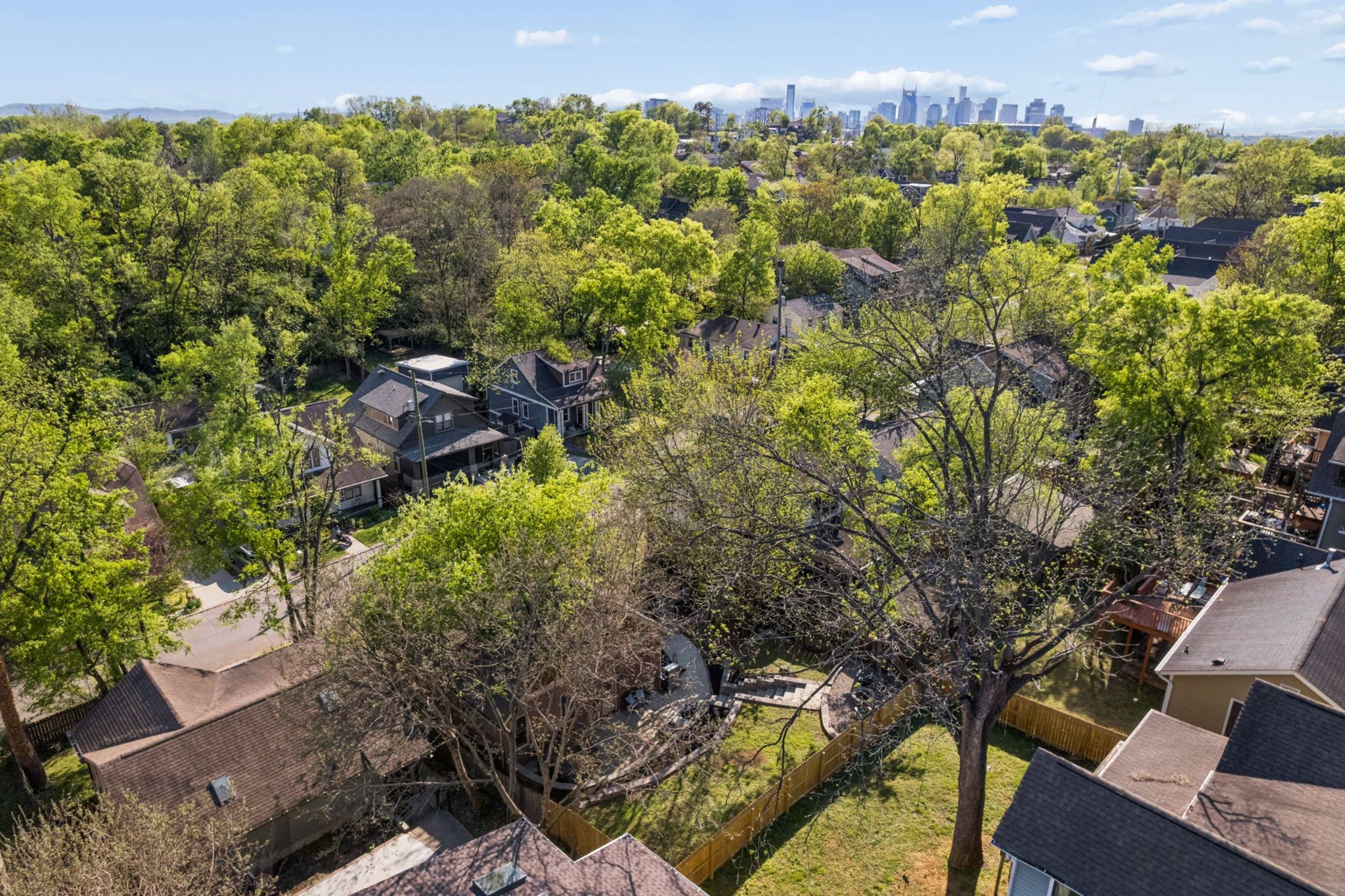 1211 Lillian St
