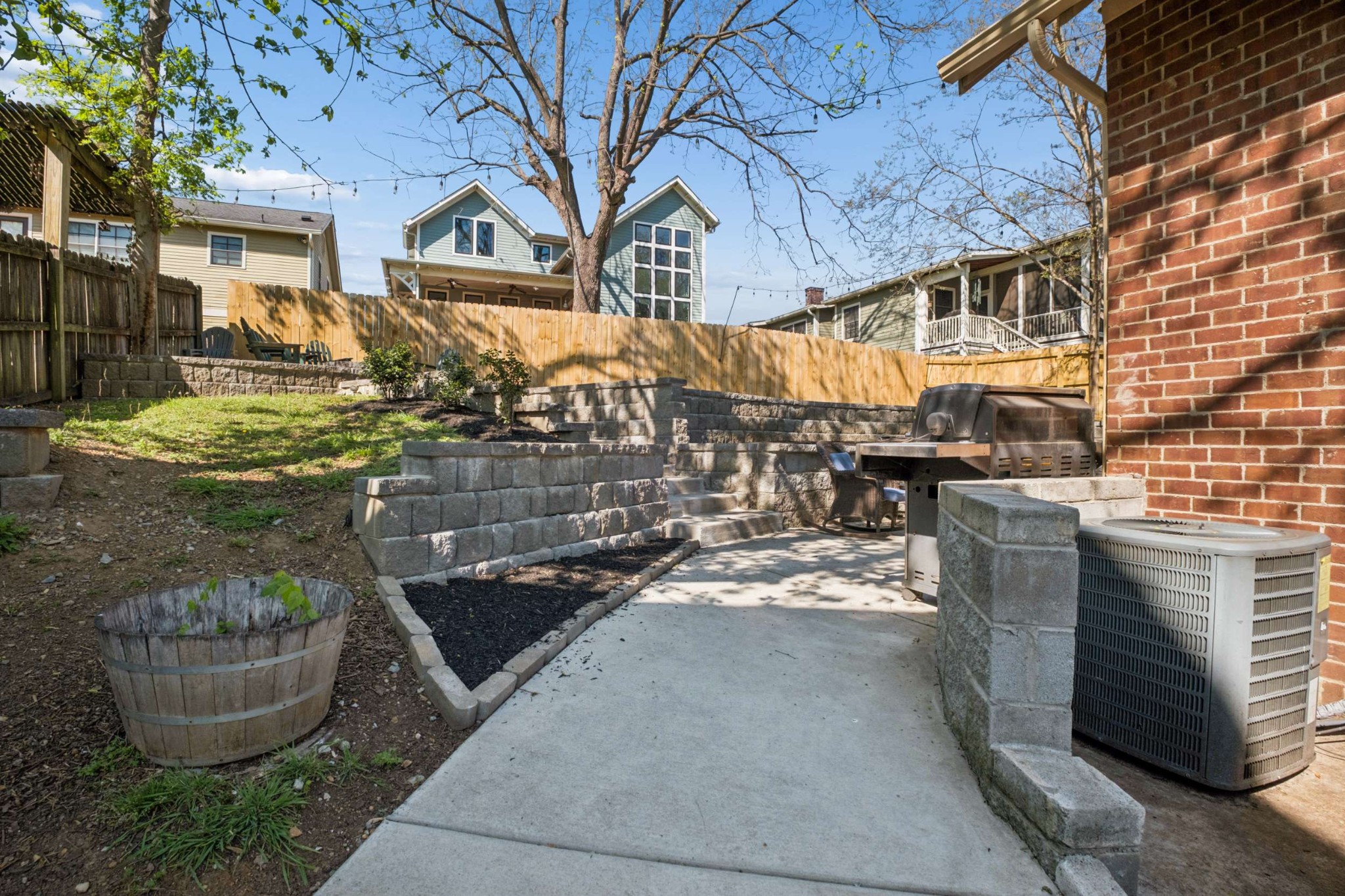 1211 Lillian St