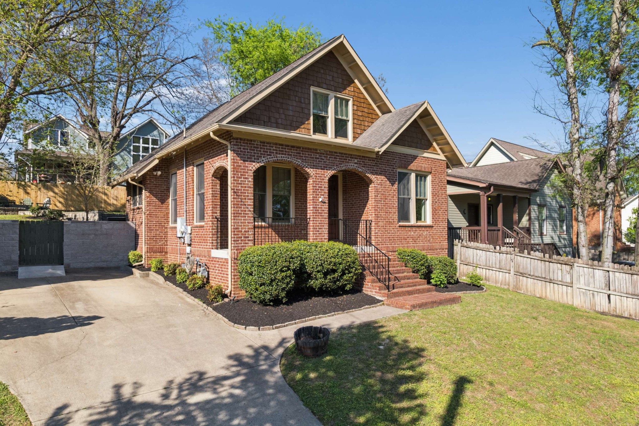 1211 Lillian St