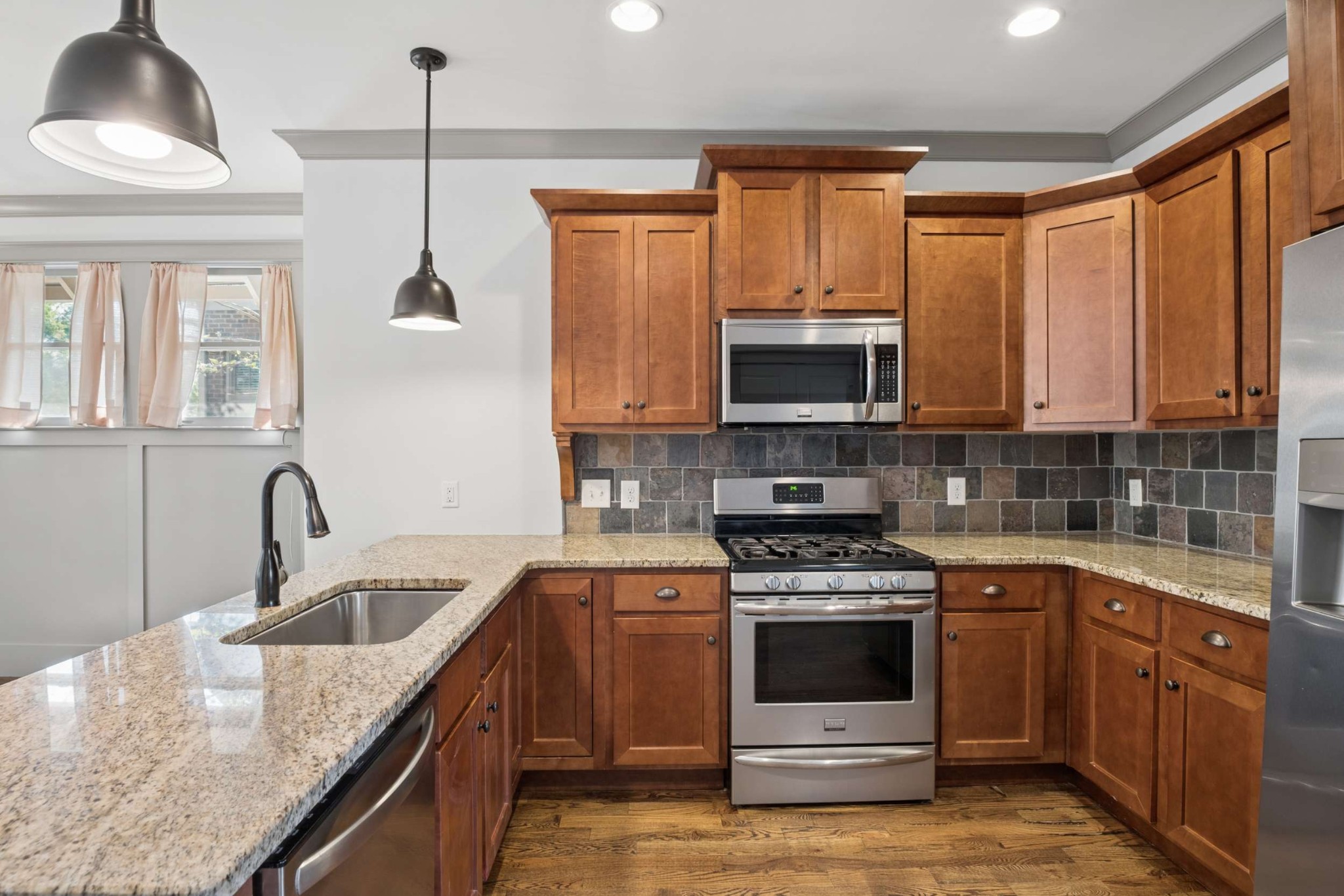 1211 Lillian St